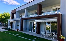 Ellinfos Aparthotel